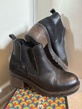 Black Bullboxer Chelsea Boots with Stacked Heel 6